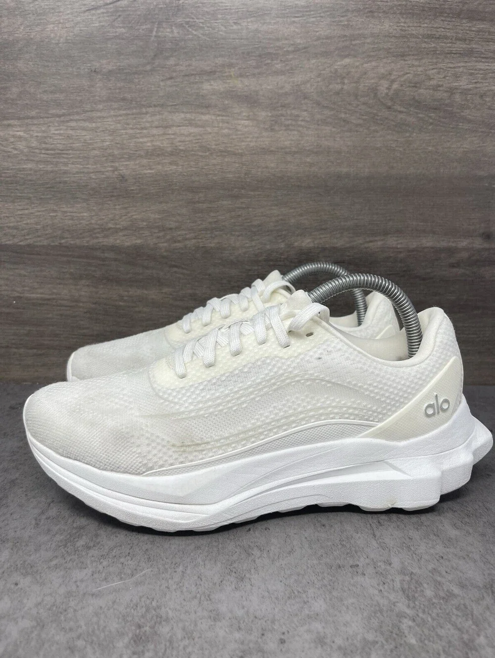 ALO Runner White Womens Size 8.5 Performance Running Walking Training Sneakers